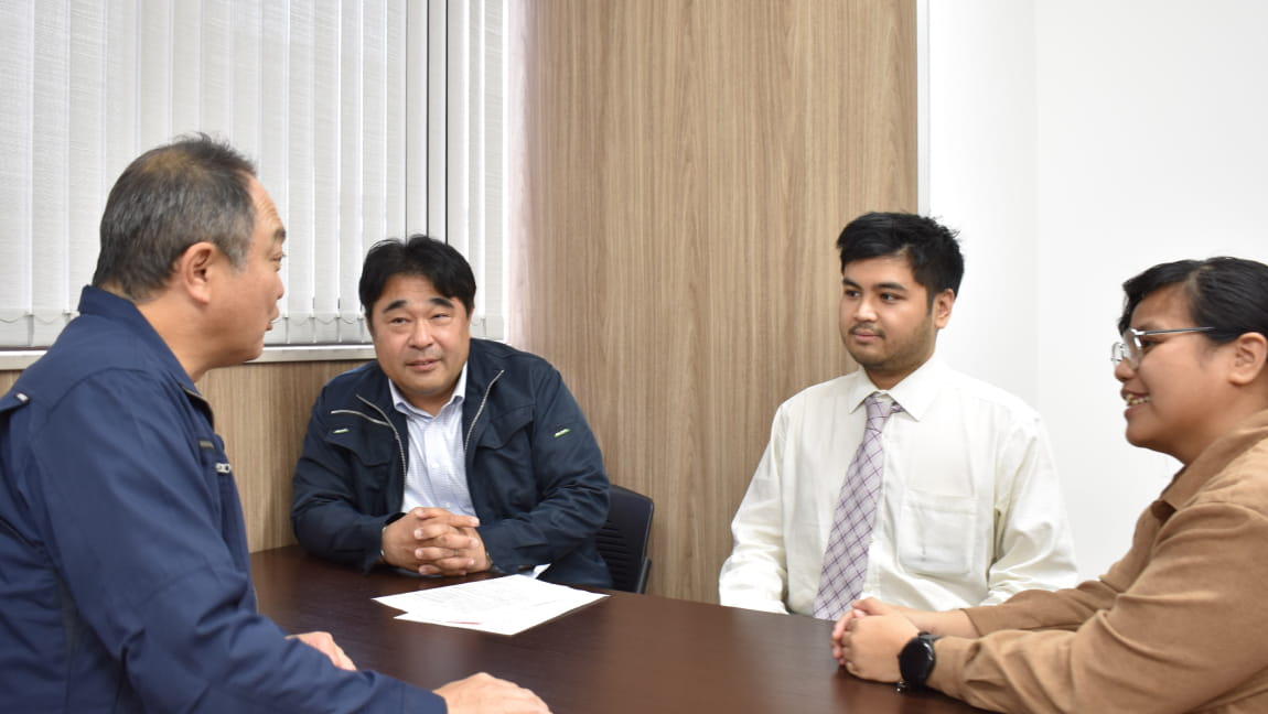 面接の同席をする日本人サポーター